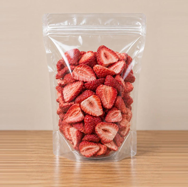 Luna freeze-dried strawberry dog treats in a 250 g clear pouch